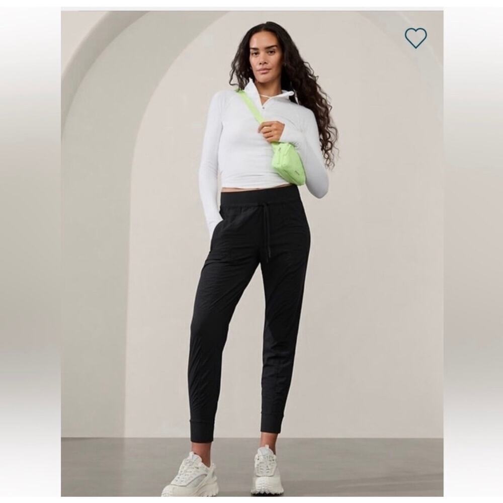 Athleta Attitude Jogger Pant in Black Size 10 #384001